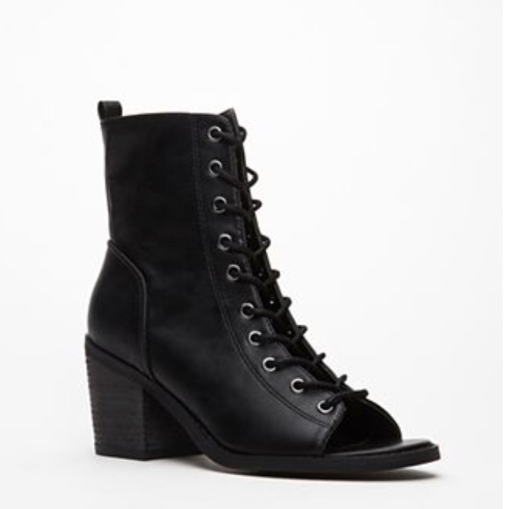 Lace up heel boot